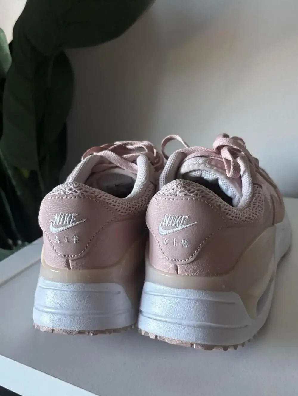 PINK NIKE SNEAKERS SIZE 9 - Picture 4 of 4